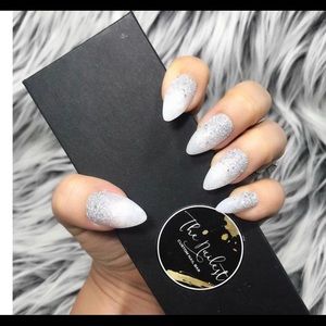 Stiletto Shape Press-On Nails